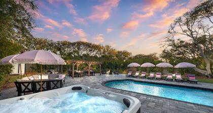 Largest Backyard In Vilano, EPIC Game Room, Heated Pool, Beach, Hot Tub, Golf, Pets, Fire Pit, Hammock, Sleeps 24