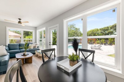 Vilano Rose Sleeps 24 Heated Pool, Beach, Golf, Pets, Hot Tub, Fire Pit, Hammock