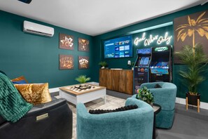 Games room - Largest Backyard In Vilano, EPIC Game Room, Heated Pool, Beach, Hot Tub, Golf, Pets, Fire Pit, Hammock, Sleeps 24 (St. Augustine)