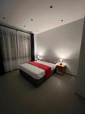 3 bedrooms, desk, iron/ironing board, WiFi