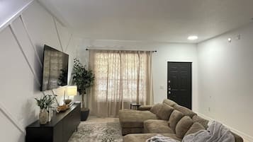 Una televisión, libros