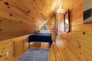 3 bedrooms, travel cot, WiFi, bed sheets