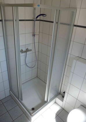 Hair dryer, towels, soap, shampoo - Gästehaus Hasenkath am Deich, Gästezimmer, Bed&bike. Radwandern, Familenurlaub (Kleve)
