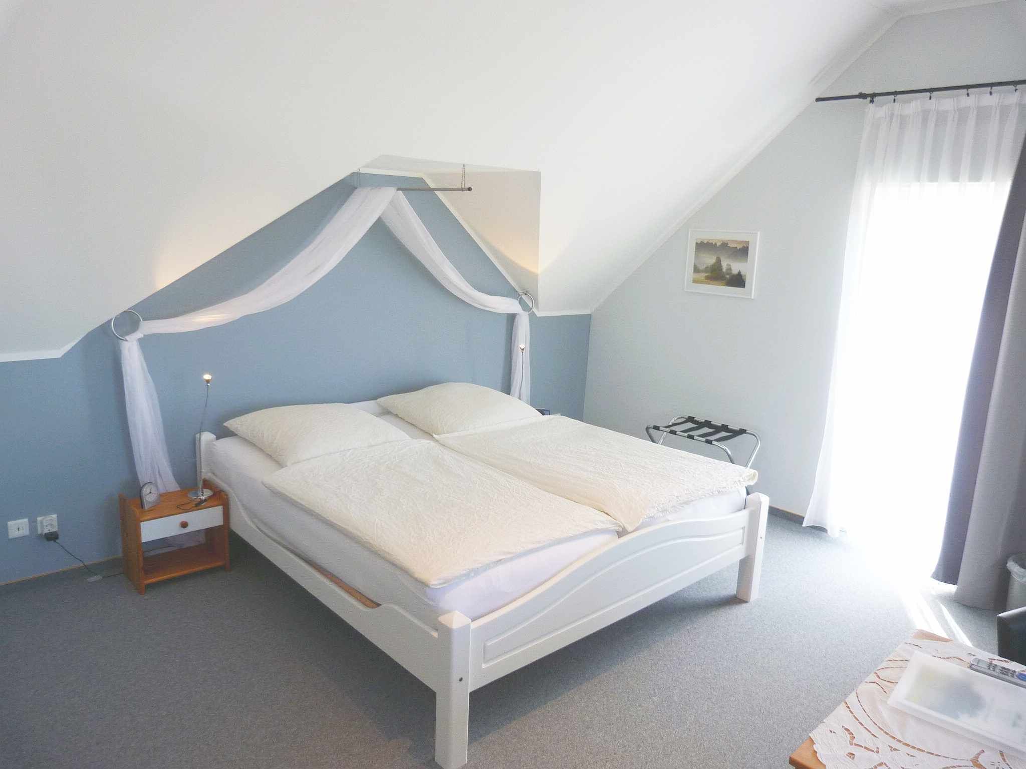 1 間睡房、房內夾萬、Wi-Fi