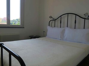 1 slaapkamer, een strijkplank/strijkijzer, wifi, beddengoed