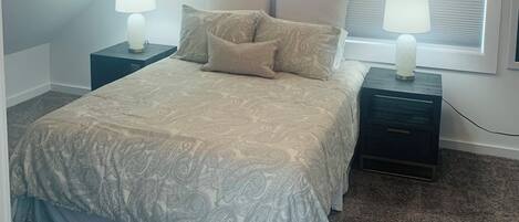 1 slaapkamer, een strijkplank/strijkijzer, wifi, beddengoed