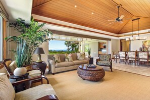 TV - Hainoa 10 – Commanding Ocean Views | Onsite Staff & Daily Housekeeping (Kailua Kona)