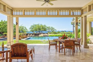 Outdoor dining - Hainoa 10 – Commanding Ocean Views | Onsite Staff & Daily Housekeeping (Kailua Kona)
