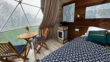 Doppia Deluxe, vista giardino | Minibar, lenzuola