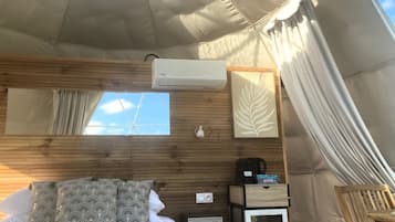 Minibar, bed sheets