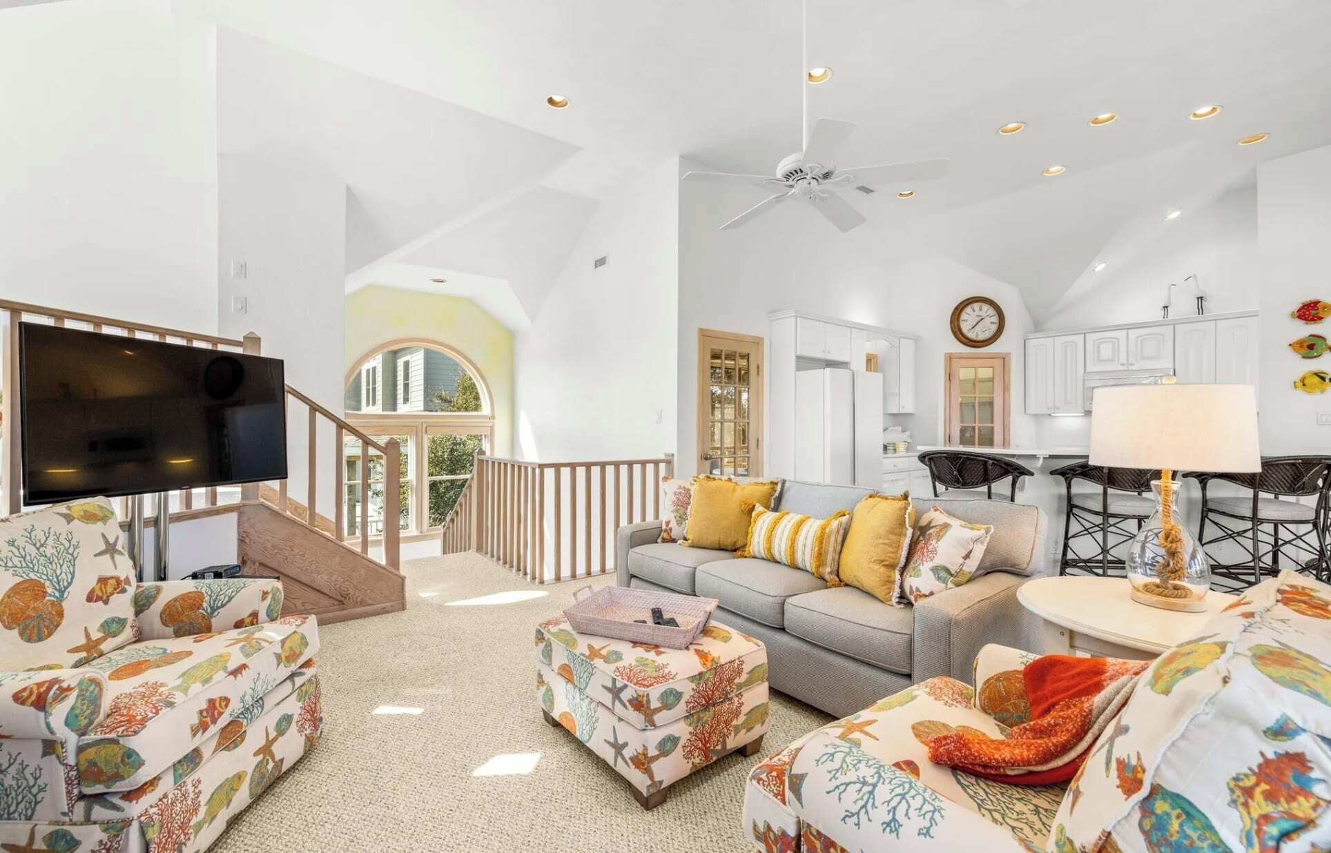 テレビ、暖炉、書斎 / ワークスペース