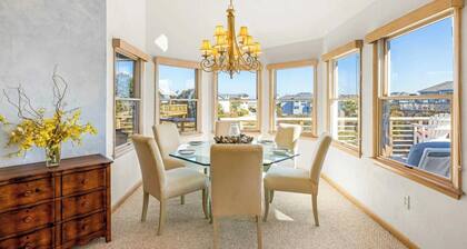 Downtown Duck! Resort Perks, Ocean Views & Hot Tub