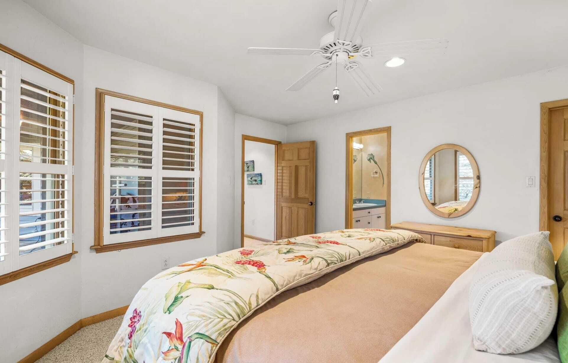 4 عدّة غرف نوم ومكواة/لوح كي وواي فاي وملاءات أسرّة