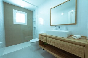 Dusche, Haartrockner, Handtücher