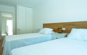 4 Schlafzimmer, Bügeleisen/Bügelbrett, kostenloses WLAN, Bettwäsche