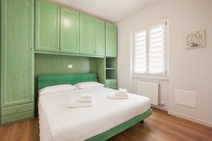 2 室のベッドルーム、アイロン / アイロン台、WiFi (無料)、ベッドシーツ