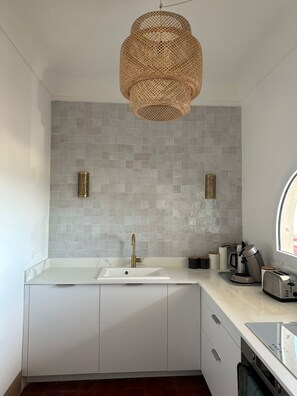 Fridge, oven, stovetop, dishwasher - Maison vue mer Avec Jardin (Saintes-Maries-de-la-Mer)