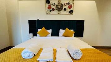 Luxury Double Room | Soundproofing, iron/ironing board, free WiFi
