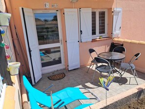 Outdoor dining - St Cyprien Apartment large terrace Near the beach (Saint-Cyprien)