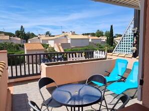 Outdoor dining - St Cyprien Apartment large terrace Near the beach (Saint-Cyprien)