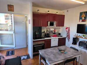Fridge, microwave, oven, dishwasher - St Cyprien Apartment large terrace Near the beach (Saint-Cyprien)