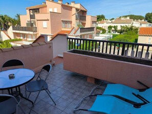 Outdoor dining - St Cyprien Apartment large terrace Near the beach (Saint-Cyprien)