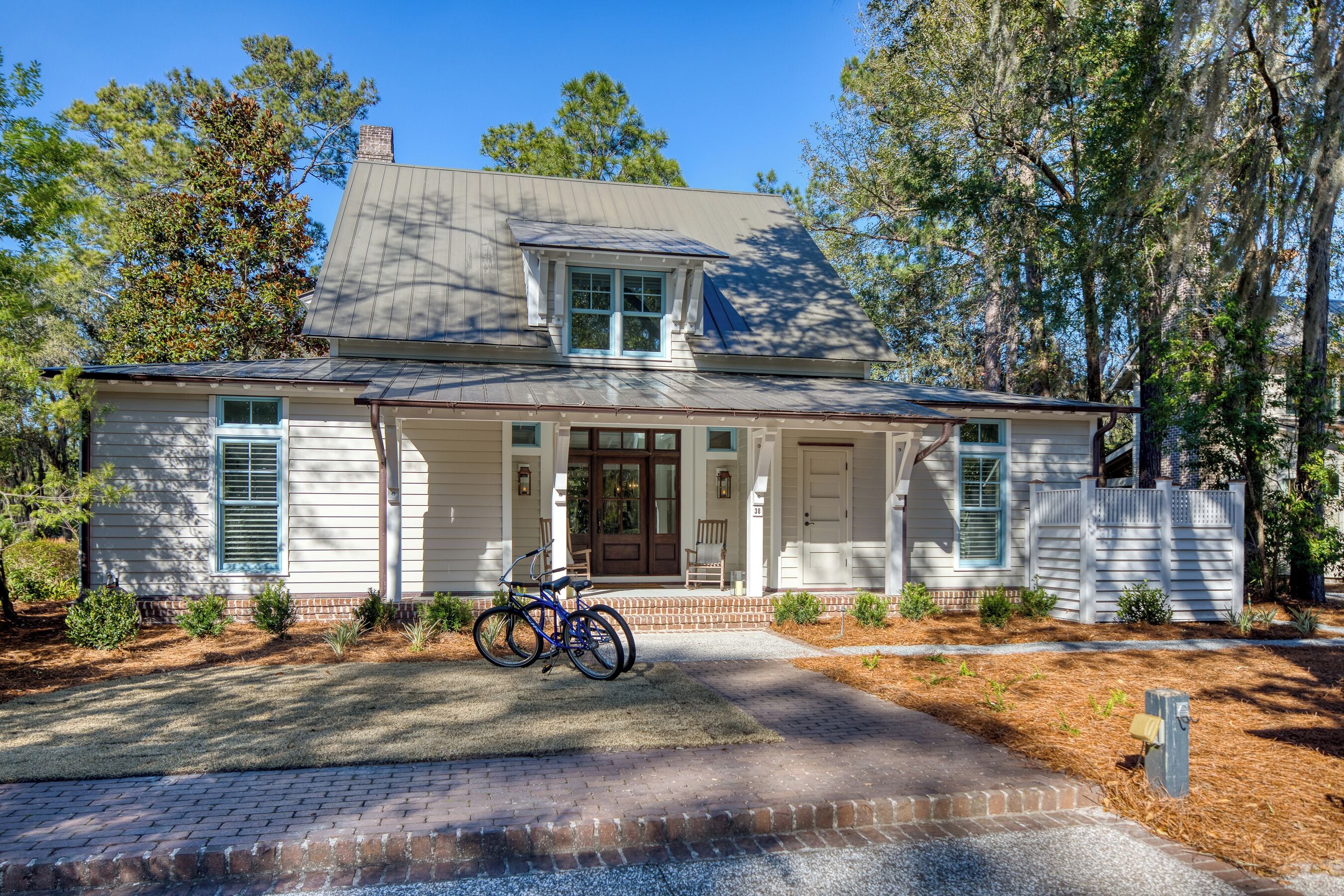 Newly renovated 4 ensuite bedrooms on 1st fairway of the May River Golf Course