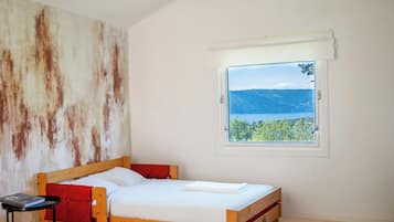 1 bedroom, desk, bed sheets
