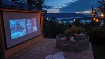 Bañera de hidromasaje al aire libre