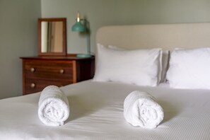 6 bedrooms, desk, iron/ironing board, free WiFi - House on the Burn (St Andrews)