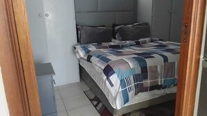 1 habitación, escritorio, tabla de planchar con plancha y wifi gratis 