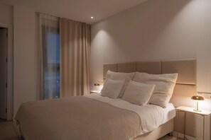 2 bedrooms, in-room safe, desk, iron/ironing board - Stylish Luxury Suite with Terrace in Higueron (Fuengirola)