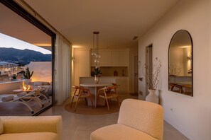 Smart TV, fireplace