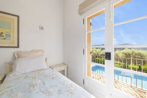 6 slaapkamers, een strijkplank/strijkijzer, gratis wifi, beddengoed