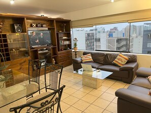 Smart TV, reproductor de DVD y libros 