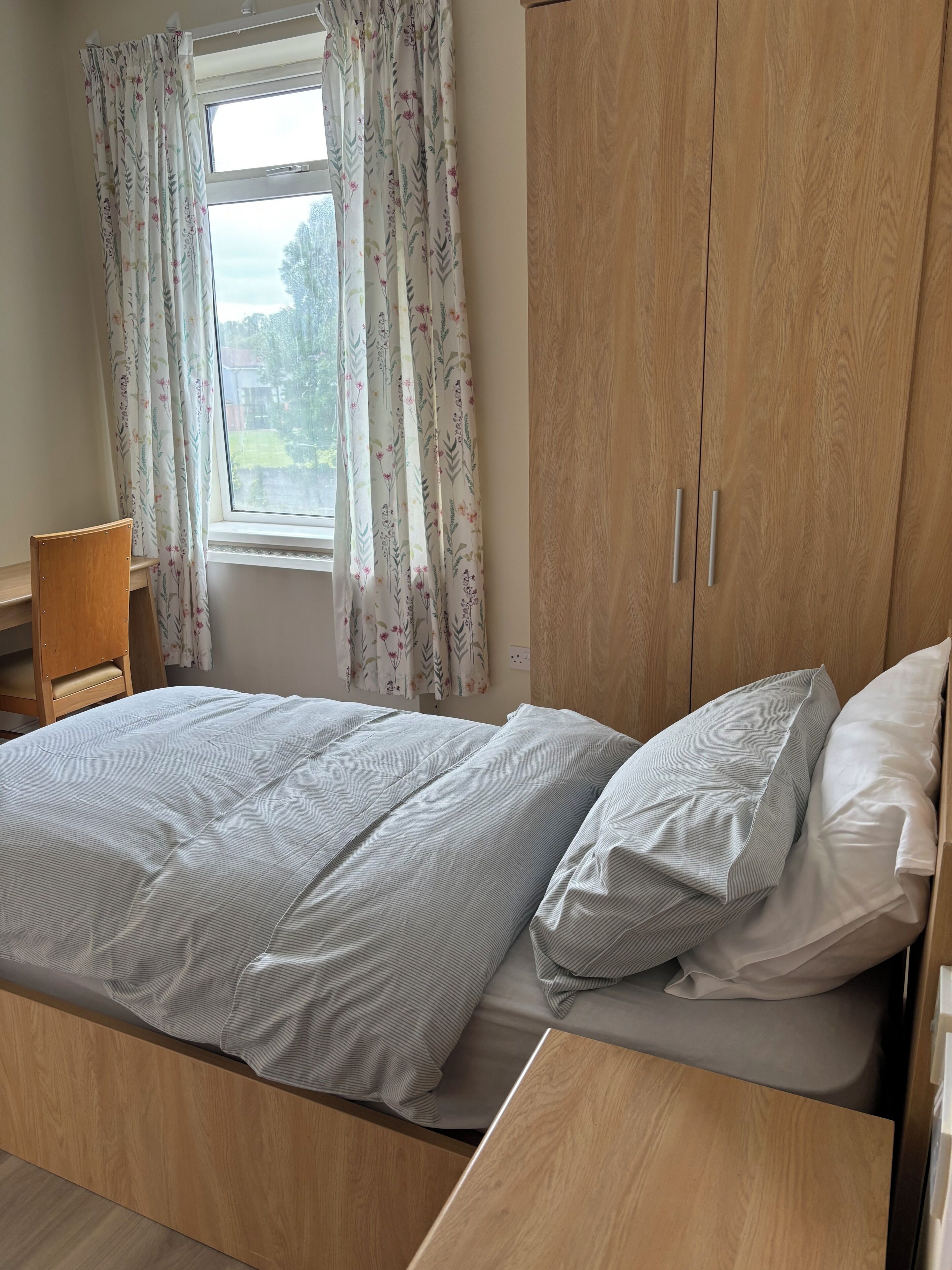 7 dormitoris, planxa i posts de planxar, wifi gratuïta i roba de llit 