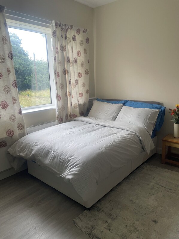 7 bedrooms, iron/ironing board, free WiFi, bed sheets