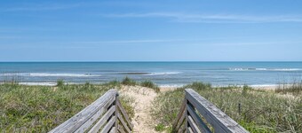 The Minor Manor - NH MP 11.5, Historic Oceanfront, Dunetop Deck, YR Flex Stays