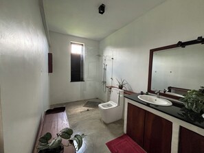 Deluxe-Zimmer, 1 Schlafzimmer, Gartenblick | Badezimmer