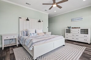 4 bedrooms, free WiFi - Gorgeous 4 bedroom, outdoor bar w/TV, Gulf Views, minutes to the beach! (Crystal Beach)