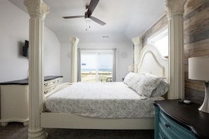 12 bedrooms, desk, free WiFi, bed sheets
