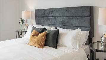 4 bedrooms, in-room safe, desk, iron/ironing board