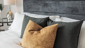 4 bedrooms, in-room safe, desk, iron/ironing board