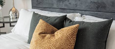 4 bedrooms, in-room safe, desk, iron/ironing board