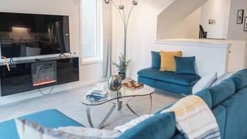 Smart TV, fireplace, books, offices