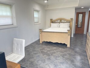1 bedroom, desk, free WiFi, bed sheets