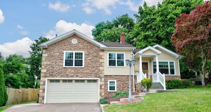 “Spacious Suite Near Princeton” with “Private Bath In The Room”