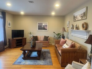 Smart TV, DVD player, table football, books - Spacious home with a view of the Shark River and a game room. (Belmar)