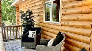 Terrace/patio - Dorcas "GOLF" Getaway (Tobermory)