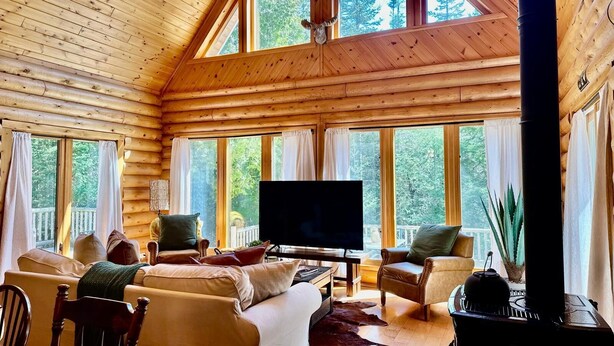 Living area - Dorcas "GOLF" Getaway (Tobermory)